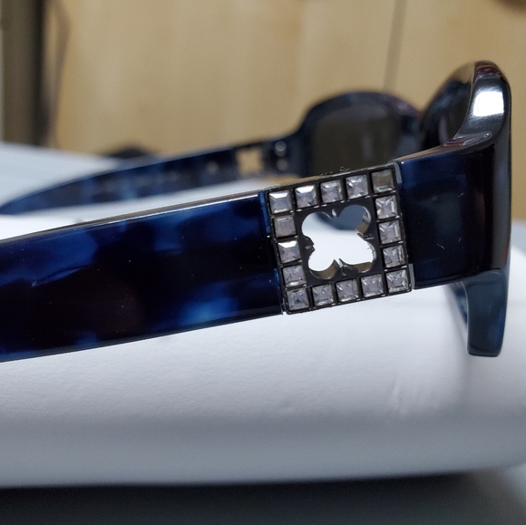 Designer prescription sunglasses w/ leather case - Picture 10 of 16